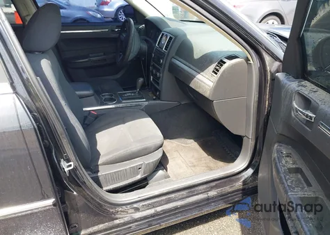 2010 Chrysler 300 Touring Plus z USA, uszkodzony, nr VIN 2C3CA1CV7AH328704